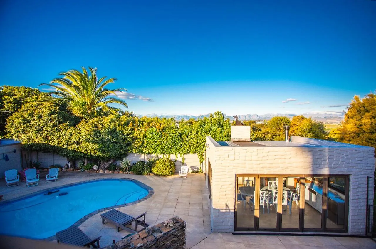 Villa Luisa: Sun-Filled Hidden Gem With Pool. Cape Town Holiday home