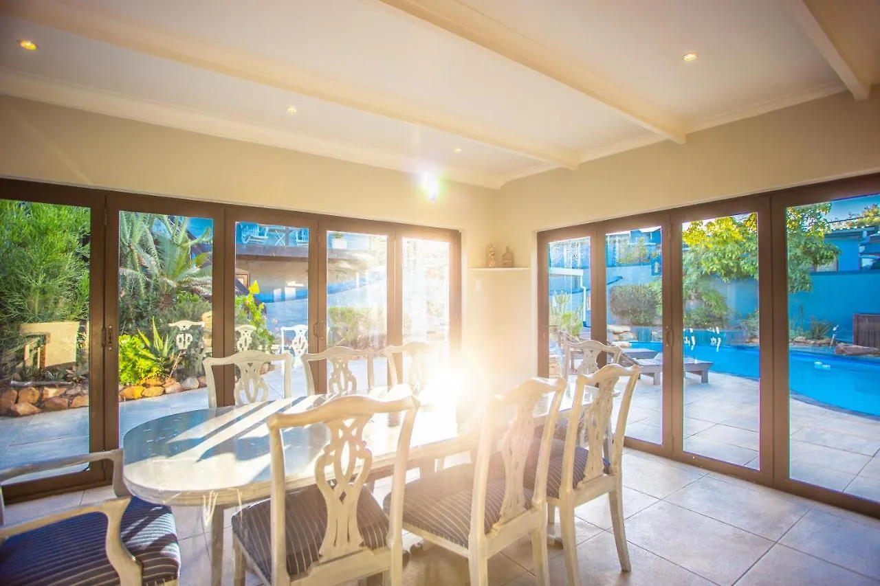 Villa Luisa: Sun-Filled Hidden Gem With Pool. Cape Town Holiday home